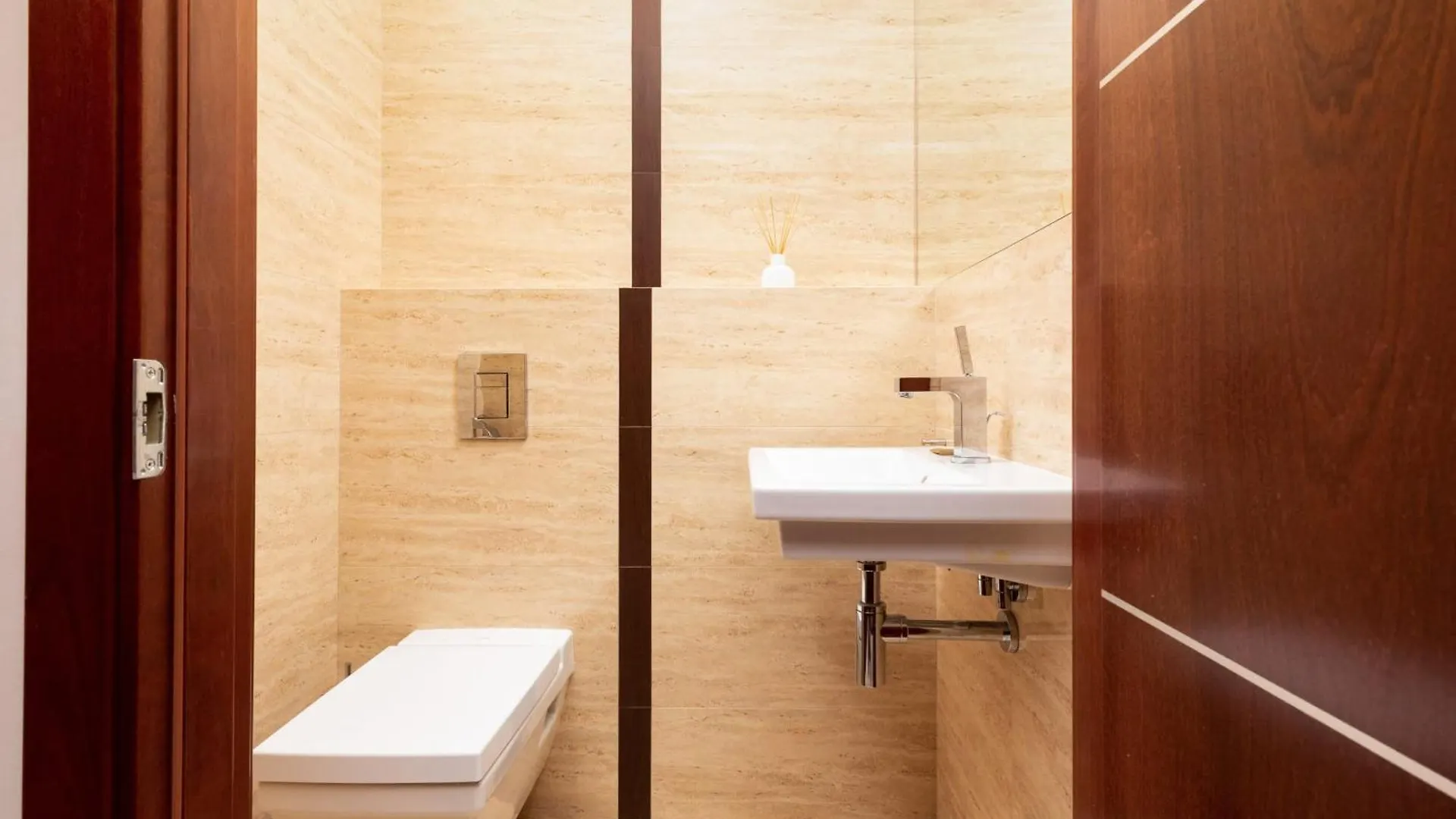 Apartment Apartament Lincoln Exclusive With Ac In Warsaw By Renters Prestige Poland