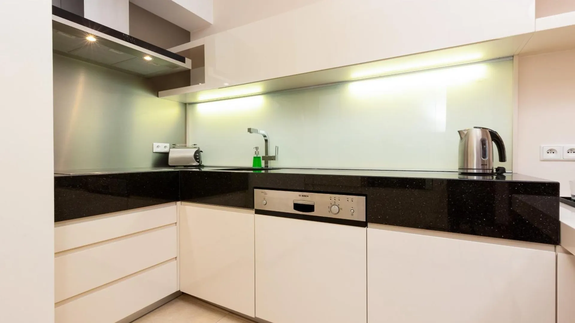 Apartment Apartament Lincoln Exclusive With Ac In Warsaw By Renters Prestige